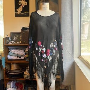 Beautiful 70’s Bohemian embroidered triangle fringe shawl top